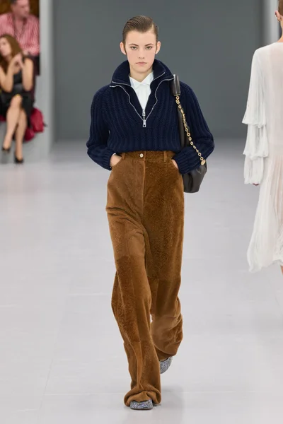 Look 37